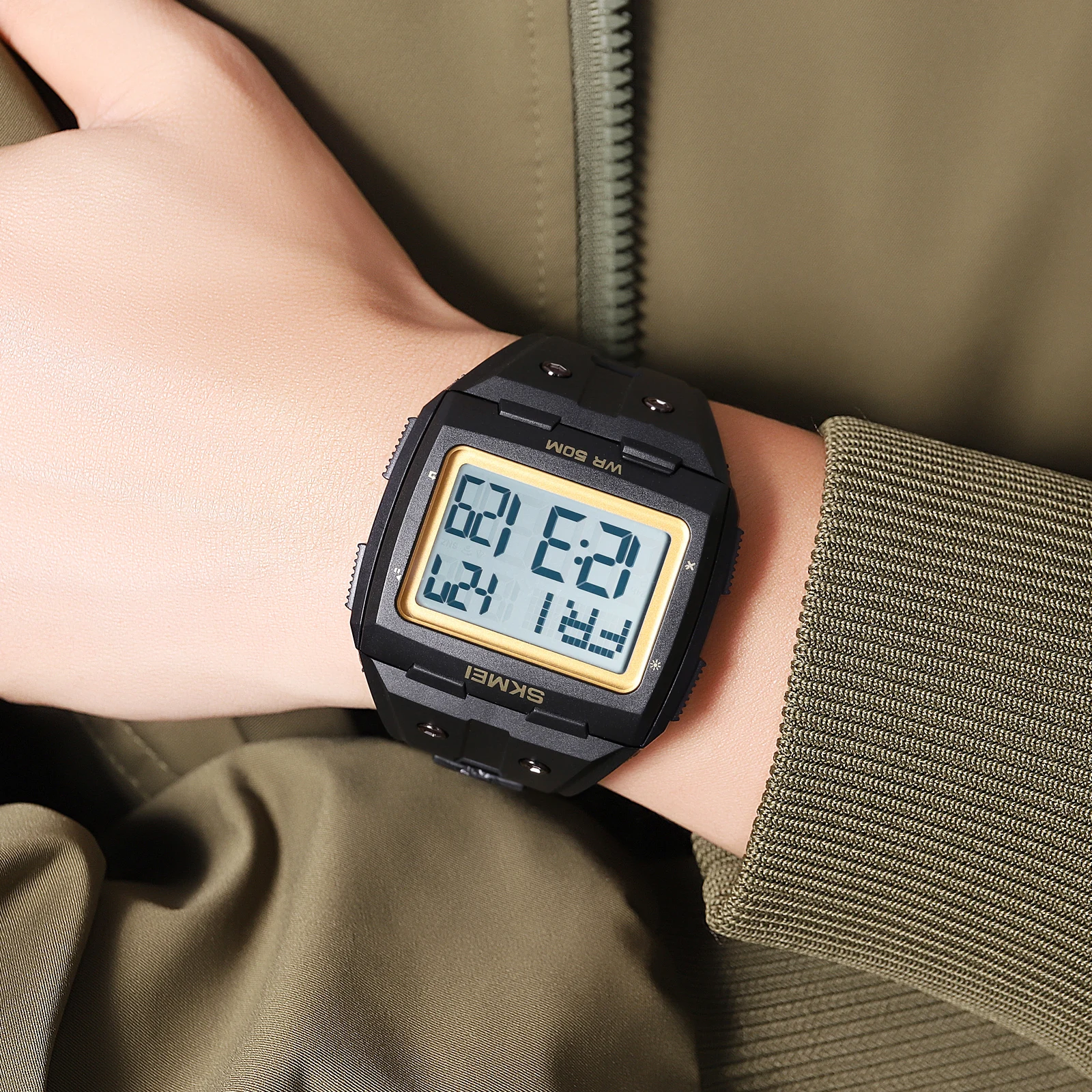 SKMEI メンズ長方形カウントダウン電子スポーツウォッチメンズファッション 50 メートル防水バックライトストップウォッチデジタル腕時計