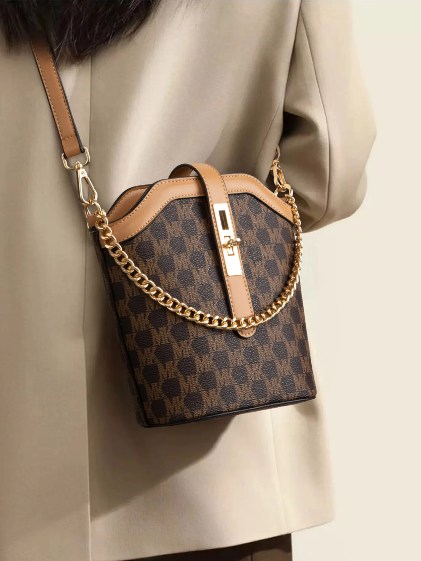 

Women's crossbody bagwith retro printedcontrastingcolor bucketbag fashionable largecapacity chain decorationwomen's shoulder bag