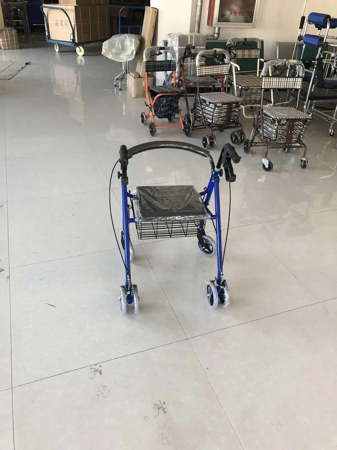 4-wheeled walker Aluminum Light weight Walking Assist Medical Nursing Rollator with Chair for The Elderly