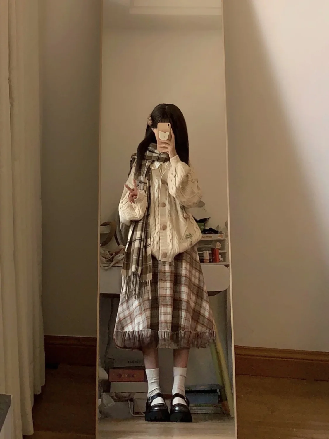 تنورة قصيرة أنيقة بنقشة مربعات مع كرات فرو صناعية بلون بني من الصوف، تصميم نحيف متوسط الطول للفتيات الصغيرات، أسلوب الخريف وا... #5