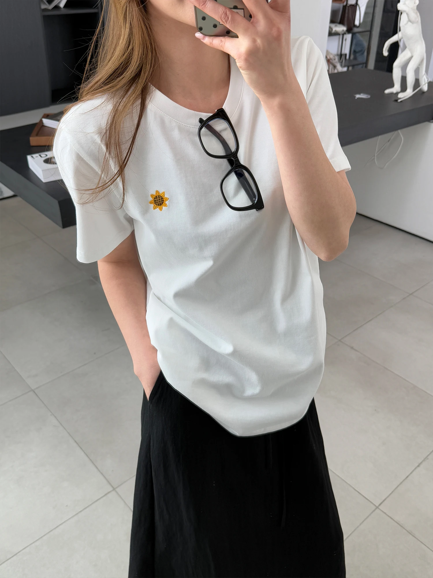 

Летняя женская футболка 2025 года с белым принтом, круглым вырезом, в корейском стиле, тонкая, с полурукавом, свободного кроя, для повседневной носки