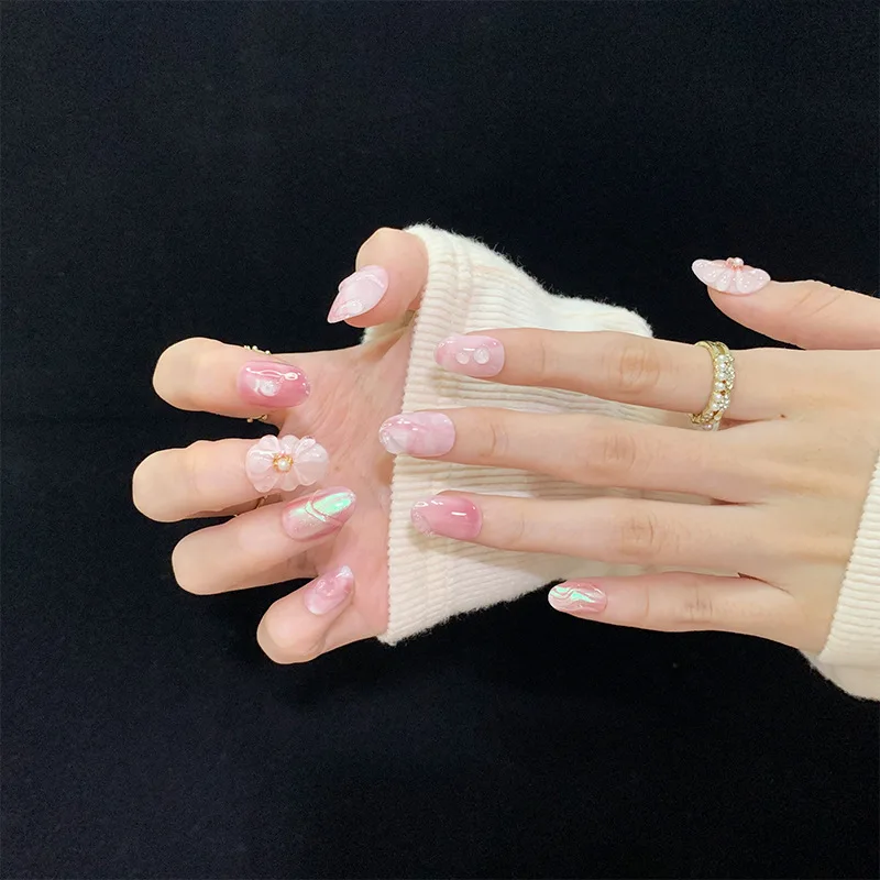 أظافر صناعية لاصقة قابلة لإعادة الاستخدام مصنوعة يدويًا بتصميم ربيعي وردي قصير مع علبة وأدوات