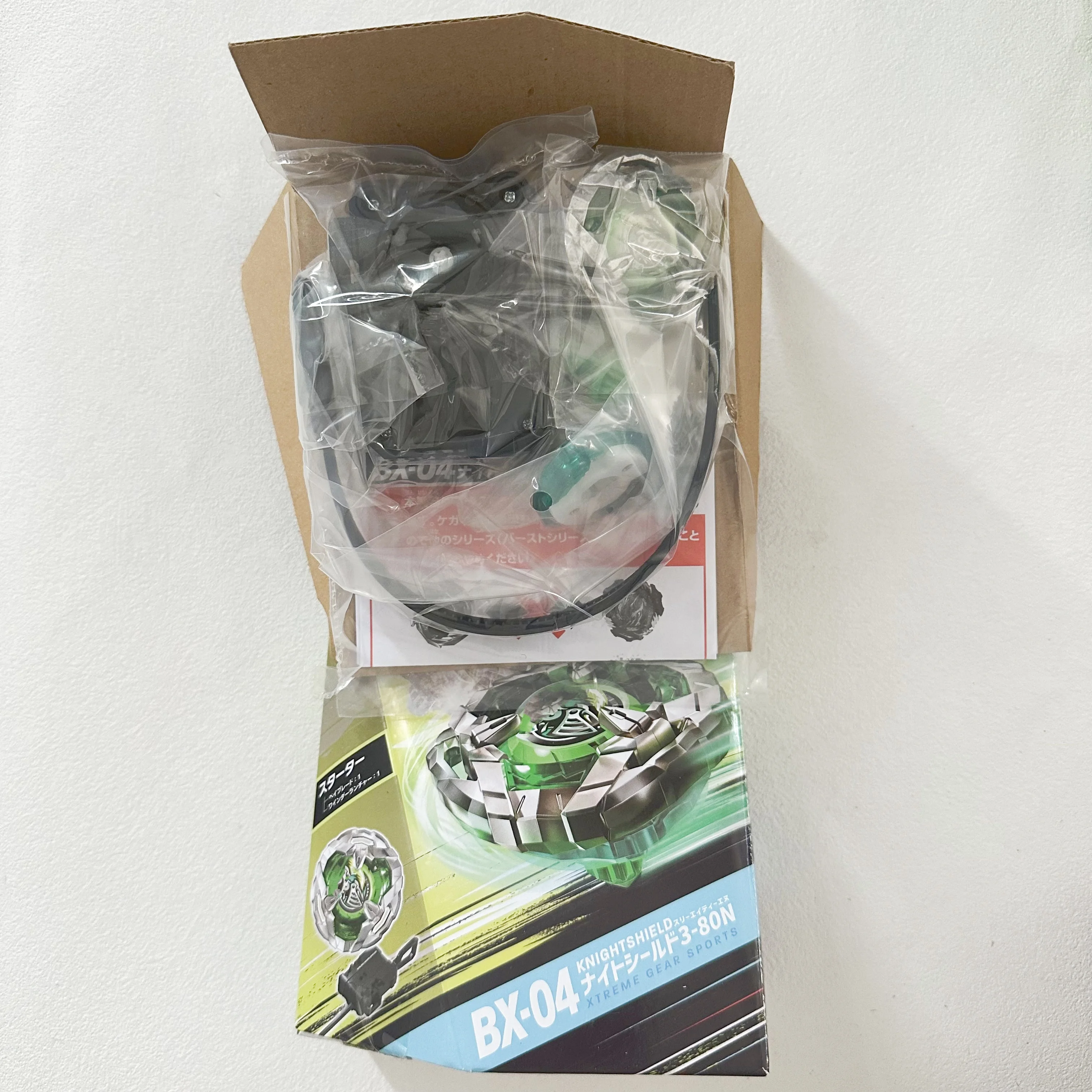 

ПОДЛИННЫЙ TT TAKARA TOMY Beys BX-04 X Battle Knight Shield 3-80N Ночной стартер с оригинальным упаковочным набором