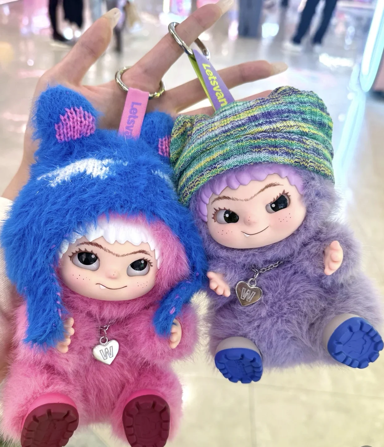 

WAKUKU FUZZY TRENDY FUN PARTY Series Blind Box Toy Kawaii Vinyl Face Pendant Action Figure Mystery Box Give Child Surprise Gifts