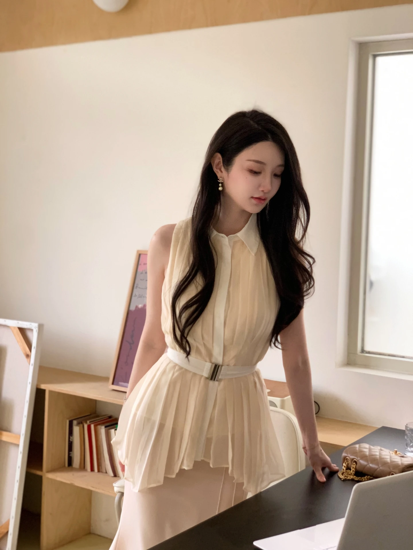 

Ele Moon River Wcouture irt Collar Svel Pleated Top Women's Faion Polyester Material Winter Season