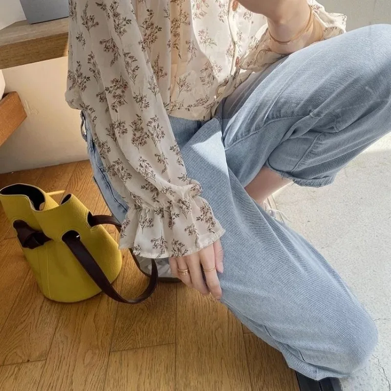 Camisa floral de gasa de manga acampanada con estampado de temperamento protector solar de manga larga versátil de otoño para mujer
