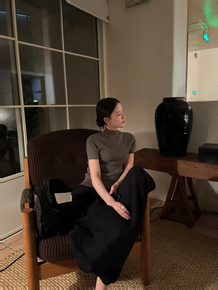 

Женский топ из шерстяной смеси с высоким воротом и коротким рукавом, тонкой вязки, с интегрированным дизайном, модный, матовый.