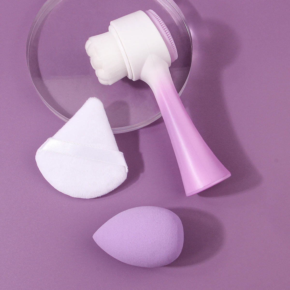 3 قطع من أدوات التجميل المحمولة: فرشاة وجه ناعمة على الوجهين وإسفنجة مكياج الوجه غير المسحوقة على البيض/نفخة مسحوق مثلثة