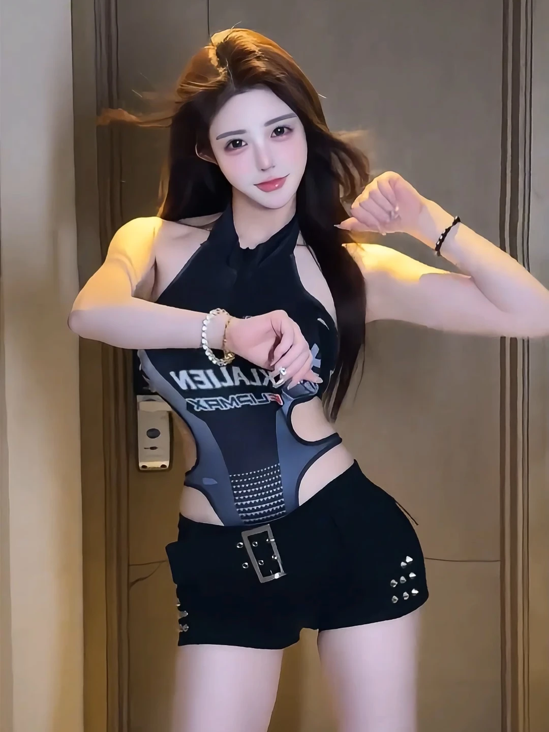 Conjunto de Duas Peças Sexy e Estiloso, Estilo Retrô, com Recortes, para o Verão, que Realça a Silhueta, com orts Curtos e ...