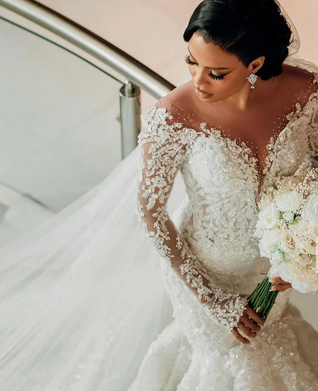 맞춤형 빈티지 쉬어 넥 아플리케 비즈 인어 웨딩 드레스 채플 트레인 로브 드 마리에 긴 소매 신부 가운