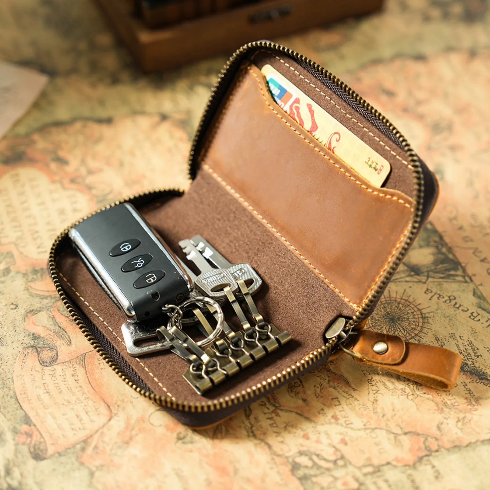 Genuine Leather Key Holder with Card Pocket & 6 Key Hooks, Portable Keychain Case Card Wallet Small Coin Purse for Men Women
