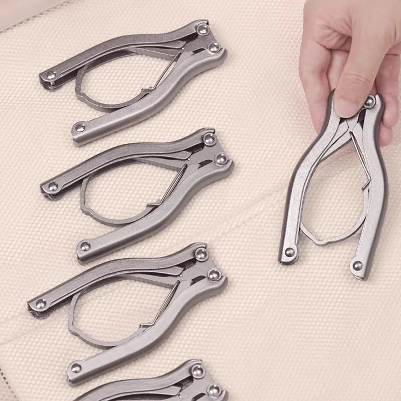 

2pcs Folding Metal Hanger Portable T-shirt Clothes Hangers for Travel Camping Clothes Drying Hanger Windproof Hanging Rack