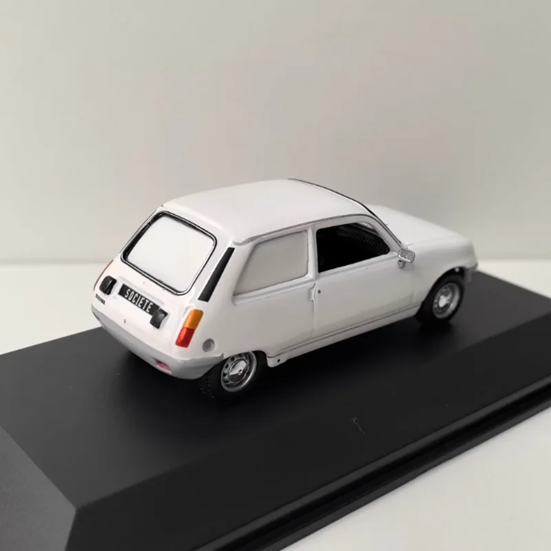 ODEON 1/43 Bilancia 5 SOCIET Lega di Simulazione Modello di Auto Collezione Statica Decorato Giocattoli di Vacanza Regalo di Souvenir