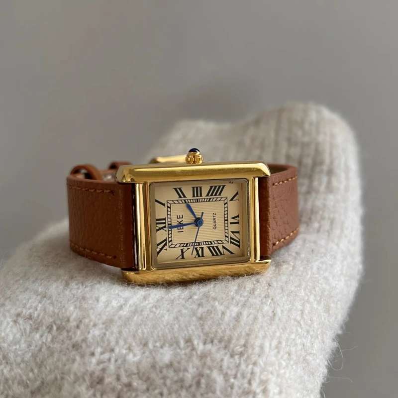 ساعة كلاسيكية تريند للسيدات أنيقة وبسيطة ريترو 2025 مقاومة للماء كوارتز هدية عيد ميلاد ذات إحساس مميز