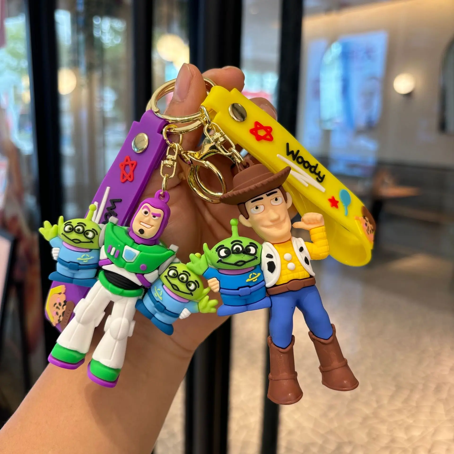 Novo 2026 Chaveiro de Figuras 3D de PVC e Silicone de Anime Fofo Toy Story Woody Buzz Lightyear Jessie Aliens para Mochila e Presente