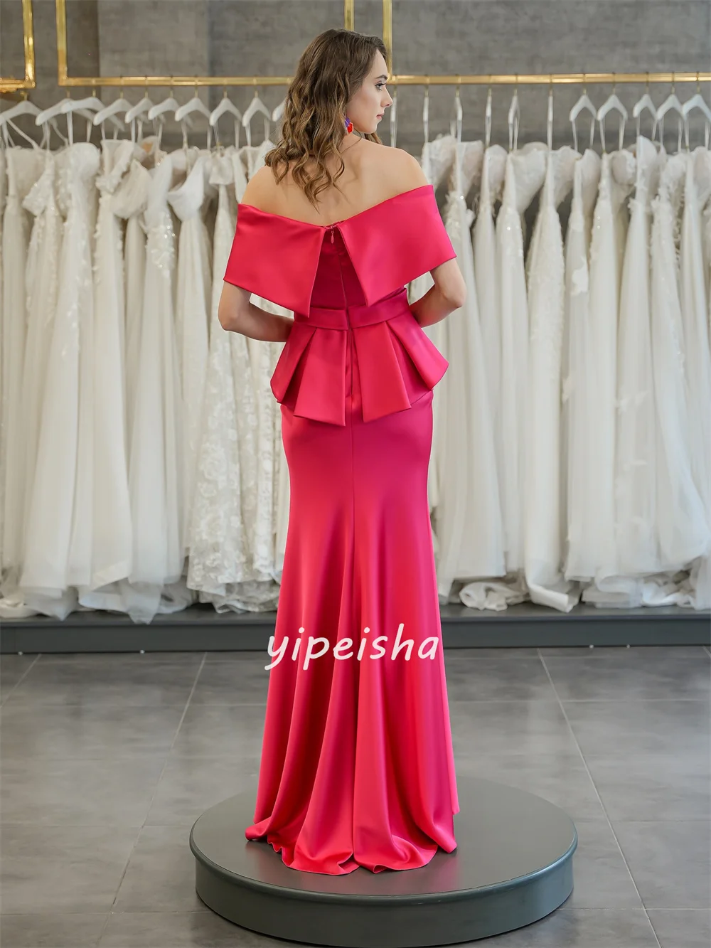 Stile moderno personalizzato Squisito Charmeuse Strass Piega Sirena Abiti lunghi con spalle scoperte Abiti per occasioni su misura Sexy