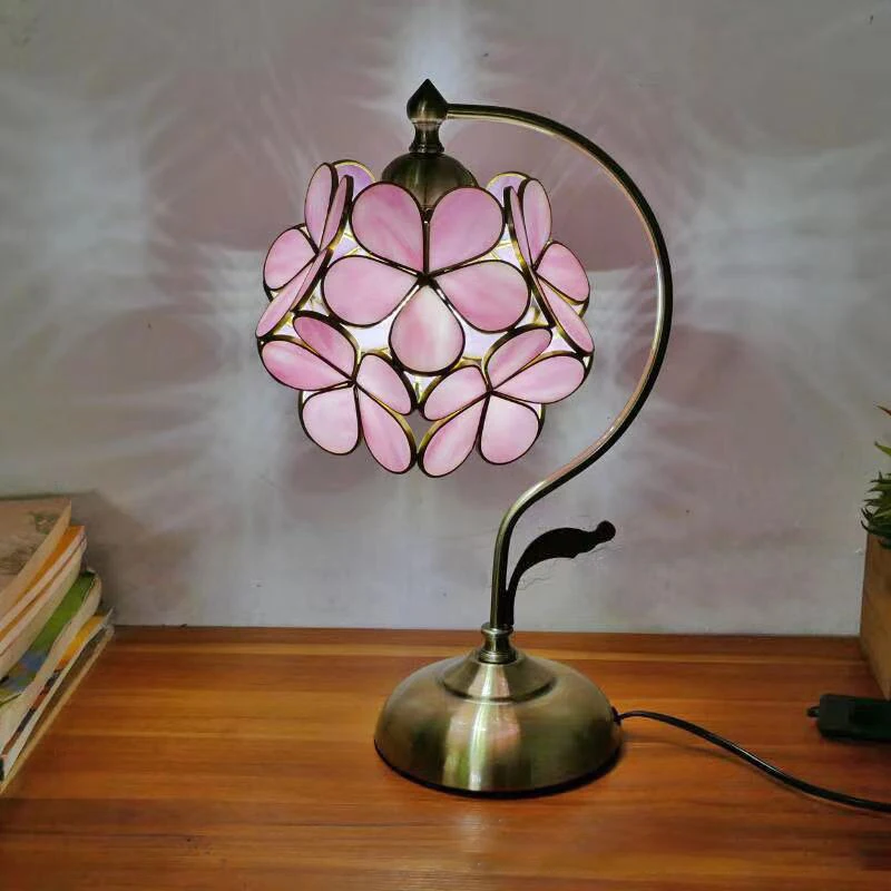 Imagem -03 - Pétala Retro Table Lamp Bedroom Bedside Lamp Eye Protection Mesa Decorativa Creative Personality Glass Light Luxo Novo