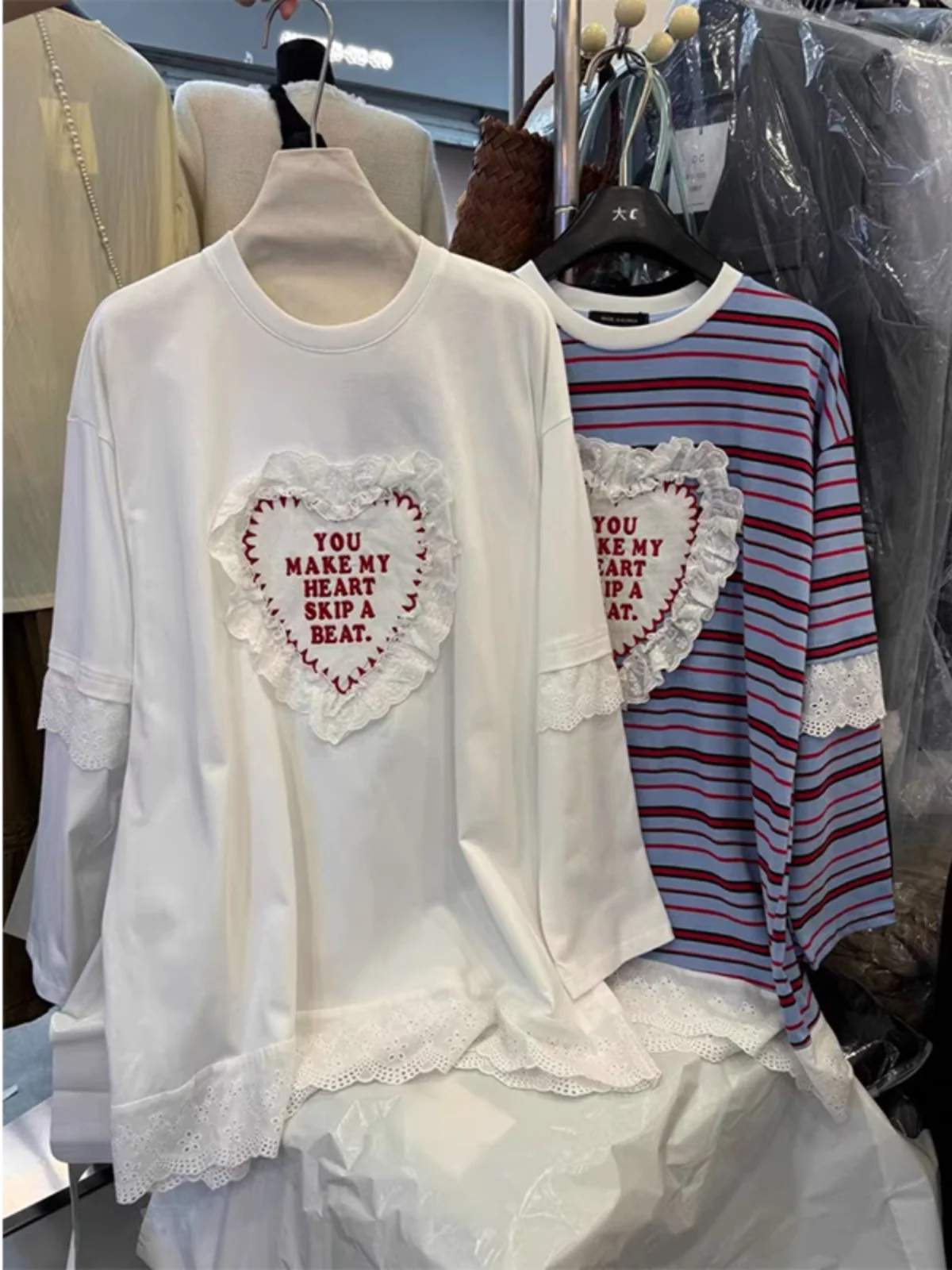 

Extra Large 300 Pou Dongda Gate 2024 Autumn New Sweet Lace Splicing Letter Long Sve T-irt Korean Sle Loose Fit Poly...