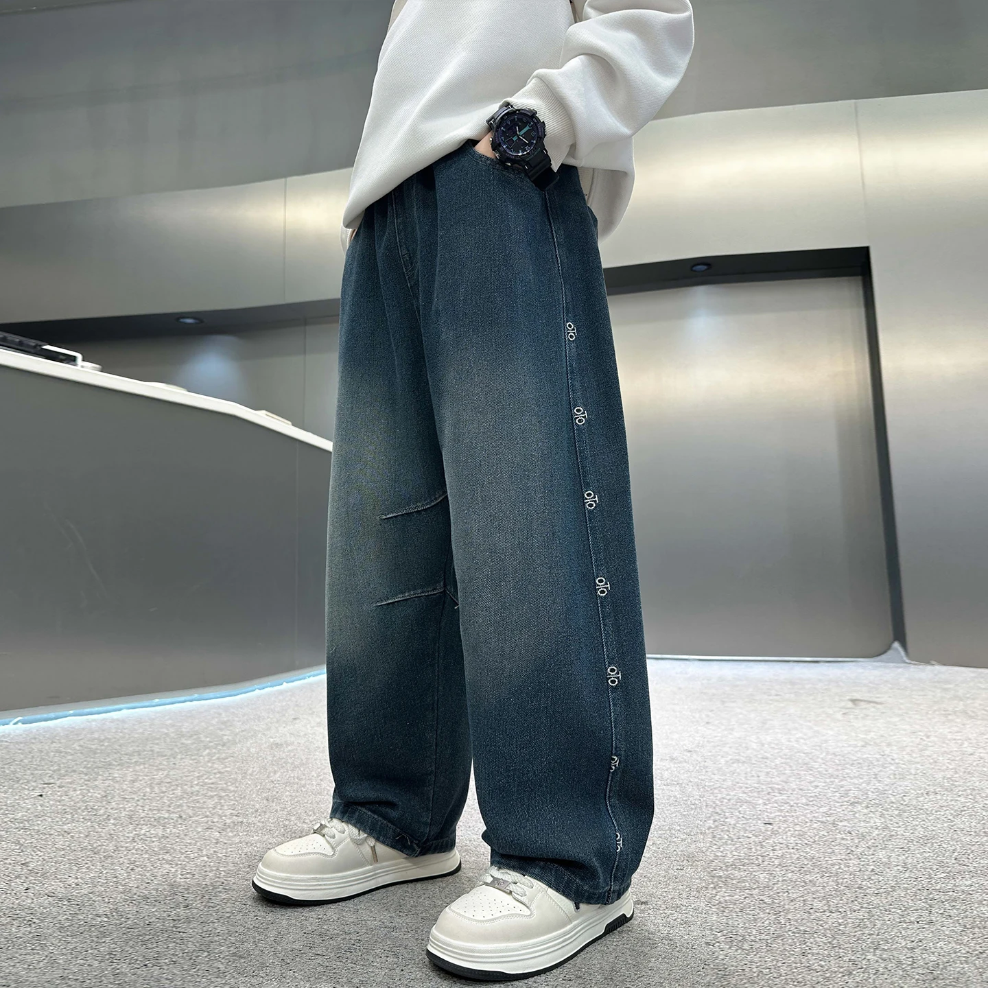 

Осень 2025 г., новые модные широкие джинсы с боковыми украшениями в виде букв, простые удобные повседневные брюки