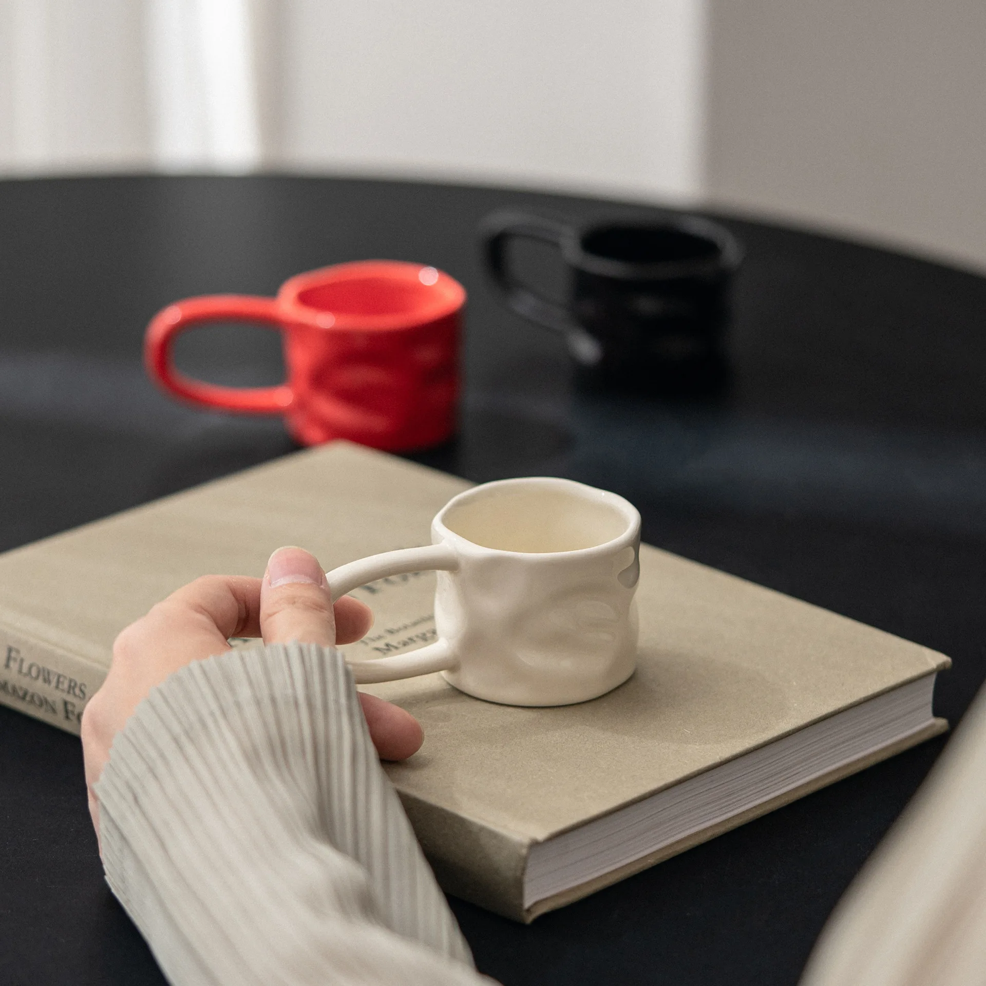 2pcs/Small Solid Color Irregular Concentrated Coffee Cup Personalized Ceramic Coffee Cup Set 50ml Small Teacup Ceramic Mug