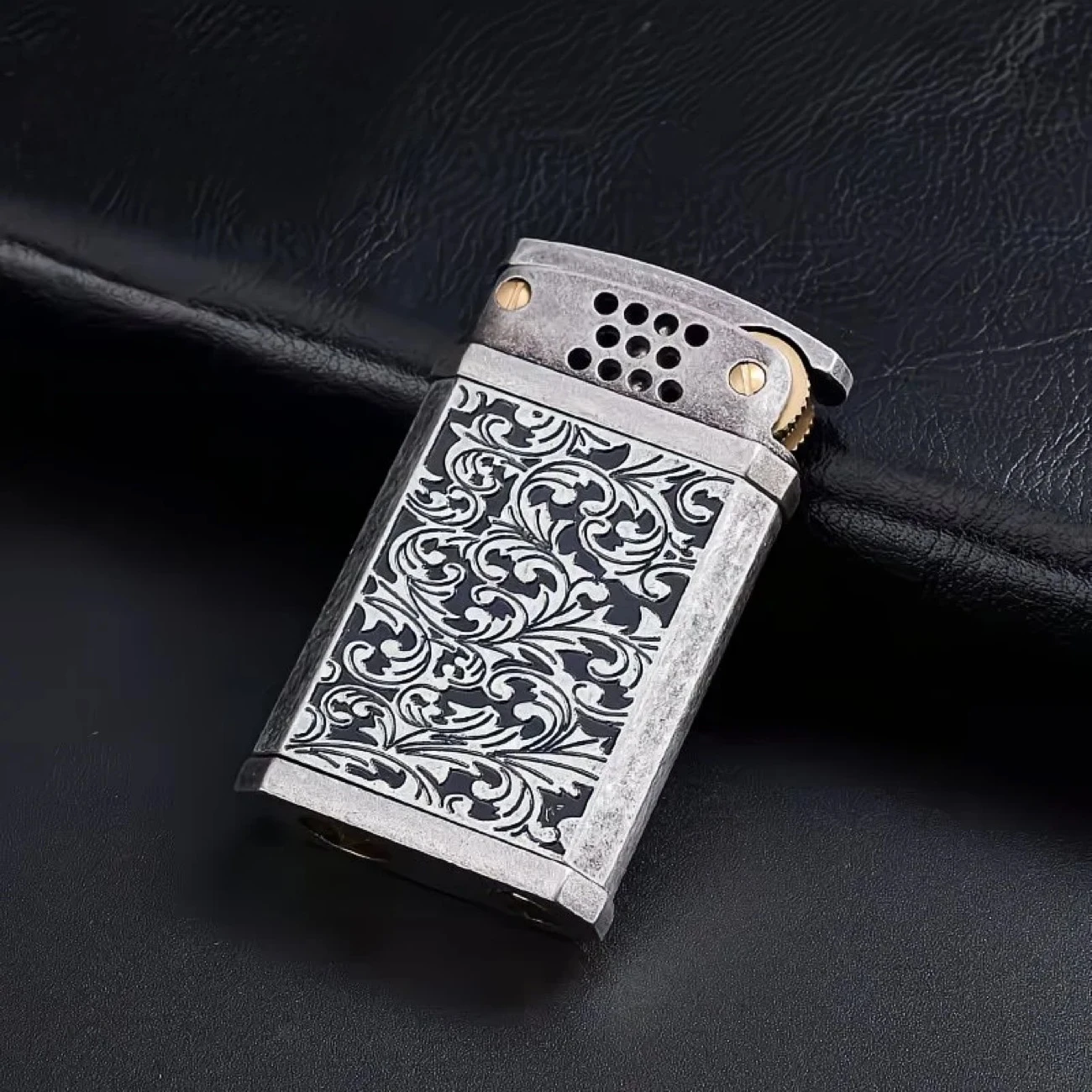 2026 new Vintage Metal Lighter Classic Grinding Wheel Ignition Texture Windproof Lighter Smoking Accessories Men's High-end Gift