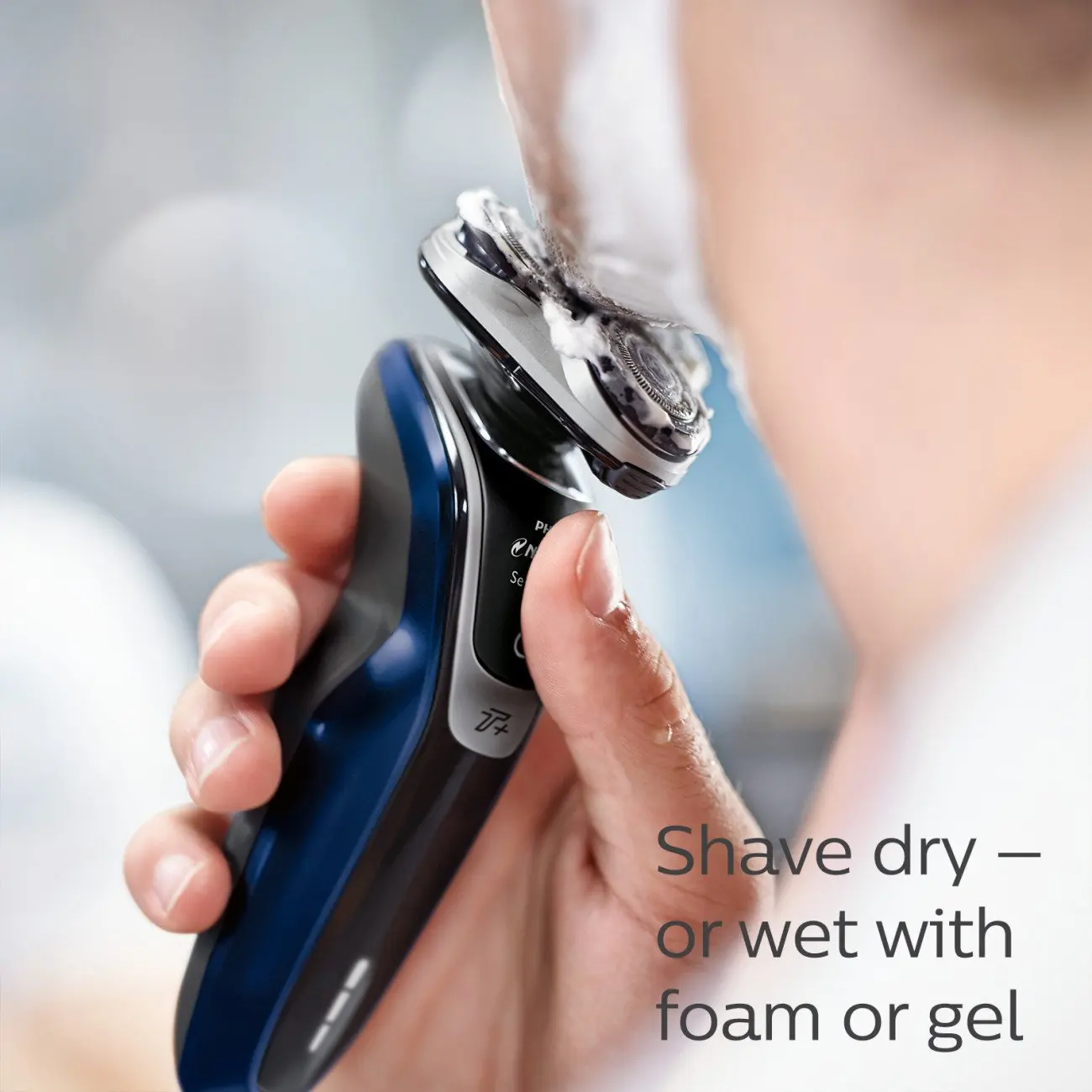 Philips Norelco Electric Shaver 5570 Wet & Dry, S5572/90, with Turbo+ mode and Nose + Ear Trimmer