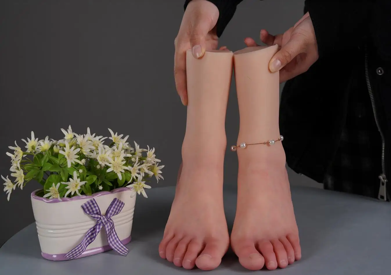 

High Simulation Silicone TPE Material Realistic Female Foot Model For Foot Art Finger Bendable Mannequin Display Jewelry Props