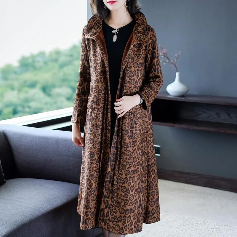 4xl Trenchcoat mit Leoparden muster für Frauen Herbst Winter Mode lose Wind jacke Mutter mittleren Alters dicke lange Mantel Outwear