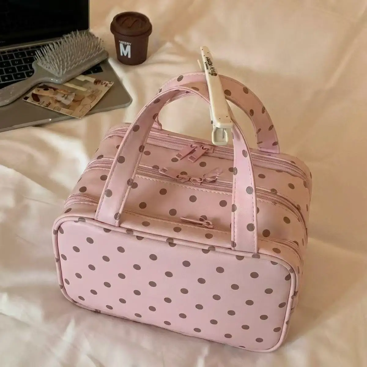 Koreanischer Stil, Minzfarbene Kaffeetasse mit Punkten, Kosmetiktasche, dreilagiger Organizer mit großem Fassungsvermögen, Reise-Toilettentasche, kann am Gepäck befestigt werden, Geschenk. – Detail 5