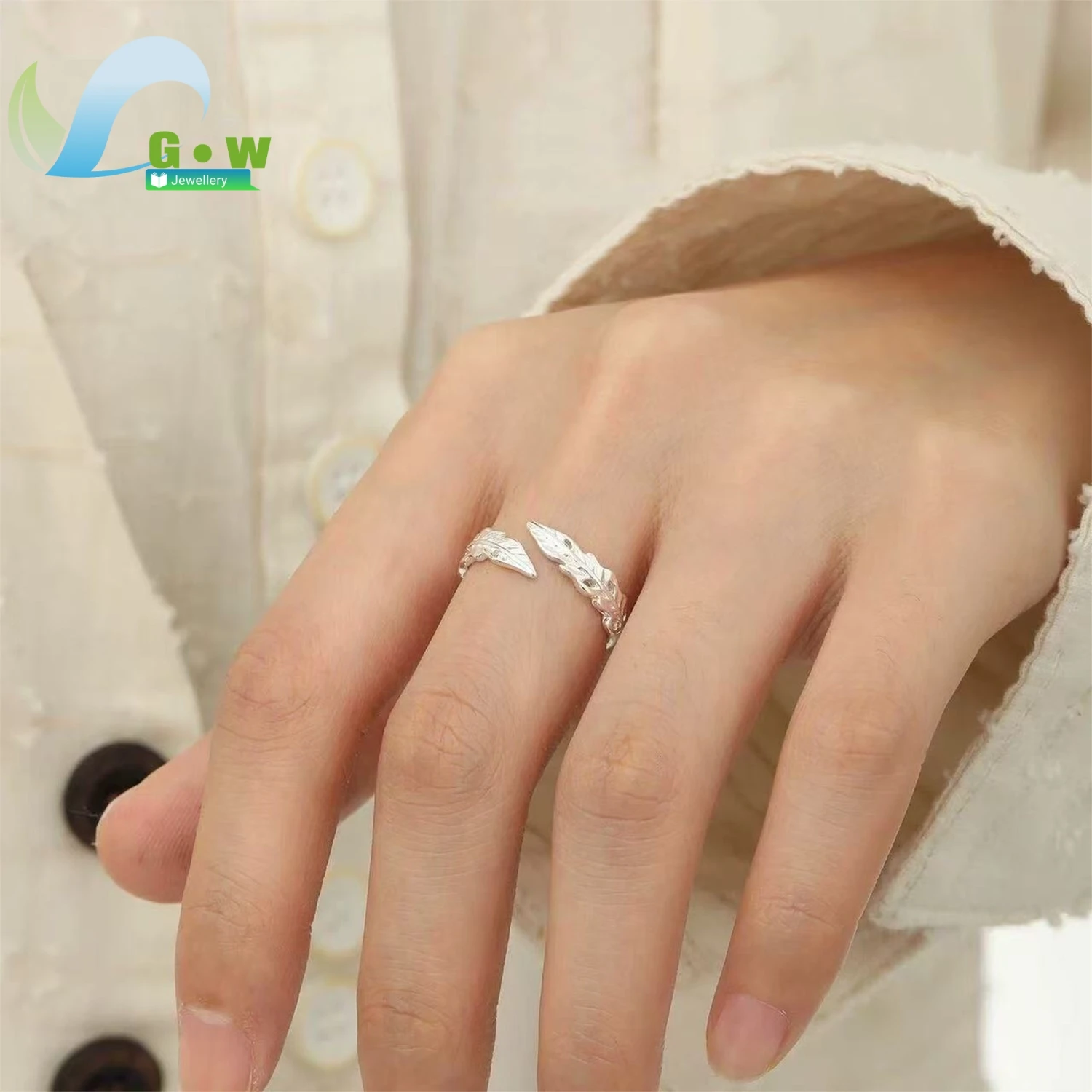 anillo-de-serpiente-diseno-abierto-y-ajustable-unisex-estilo-minimalista-y-moderno-con-forma-de-serpiente-joya-para-el-dedo-un-regalo-original-y-encantador-para-hombres-y-mujeres