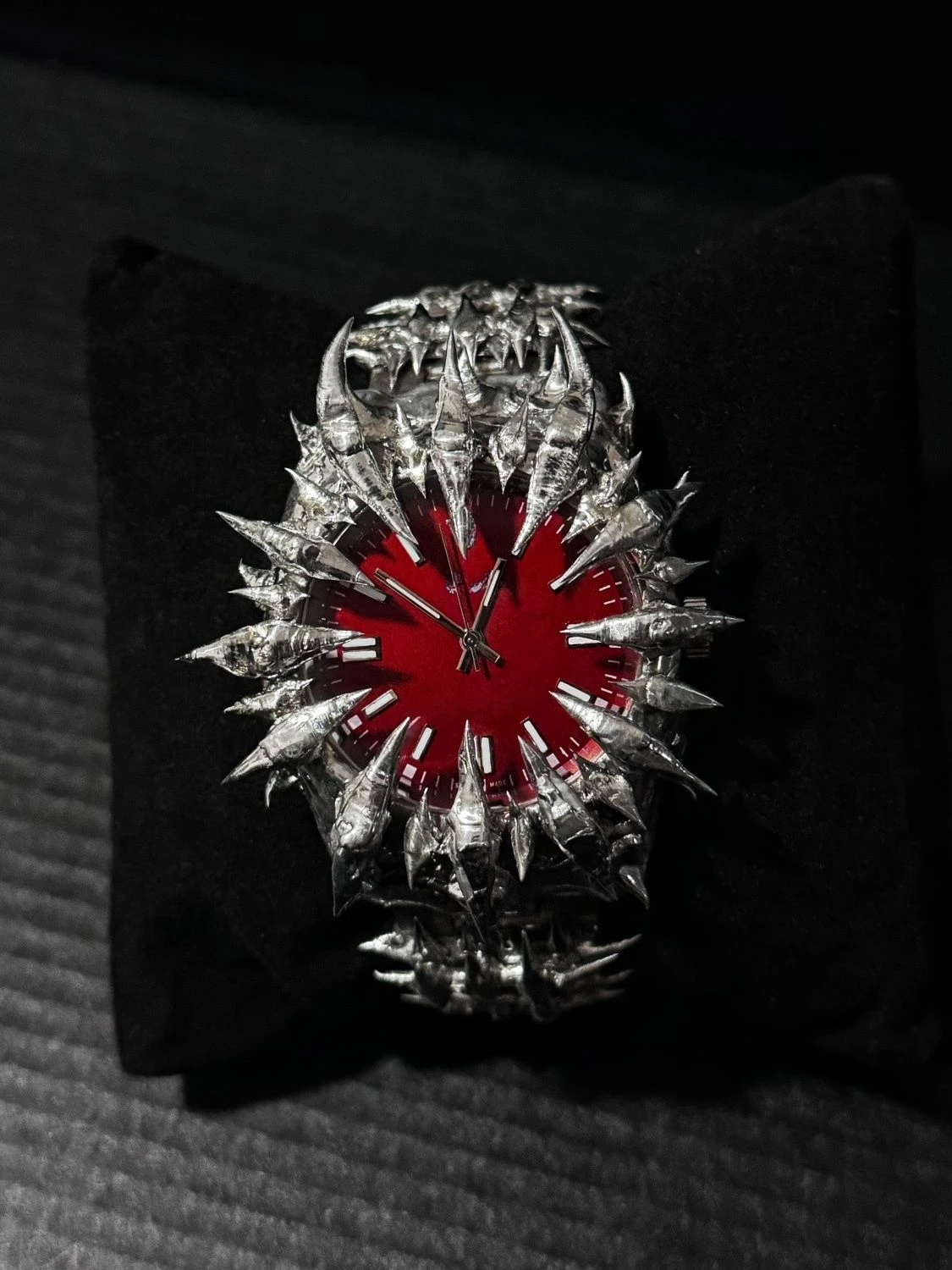 Handmade Original European and American Alien Vampire Dragon Scale Spike Tin Solder Watch for Men and Women