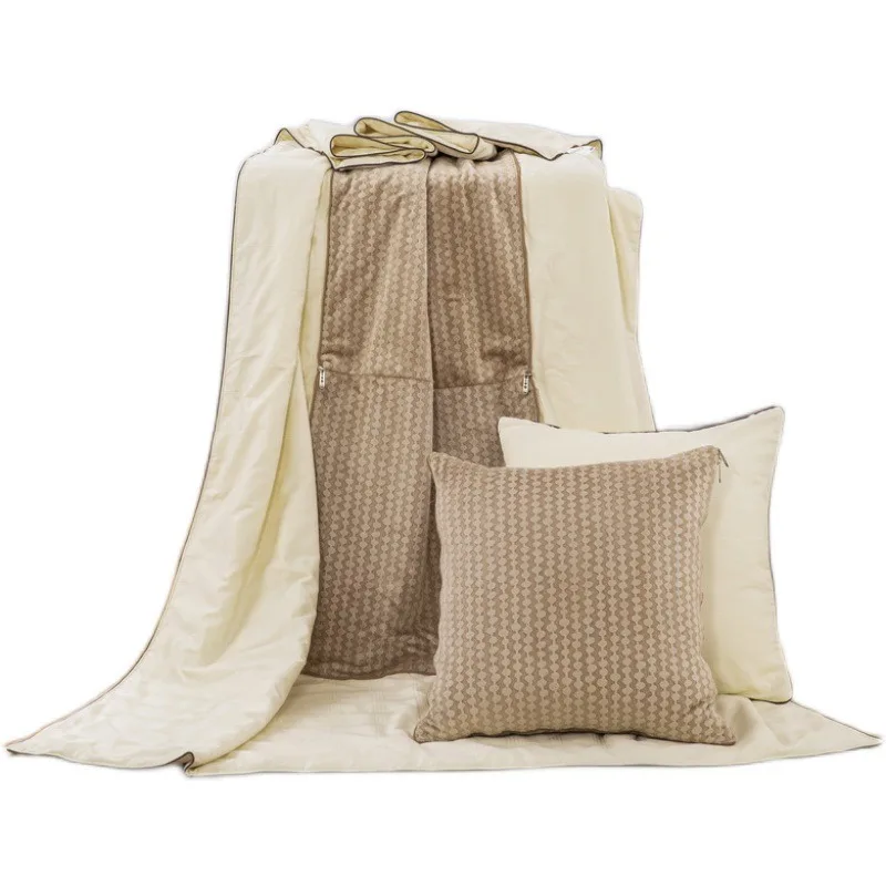 

Silk multifunctional car pillow quilt