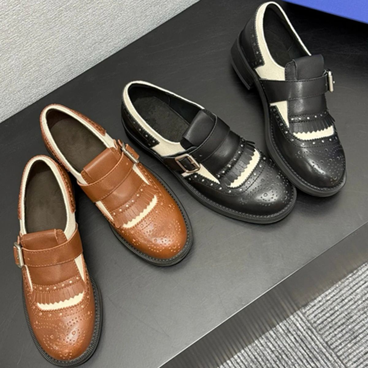 

Withered Minimalist Women's Flat Shoes Contrasting Colors Tassels Carved Patterns British Vintage Cowhide Loafers Women