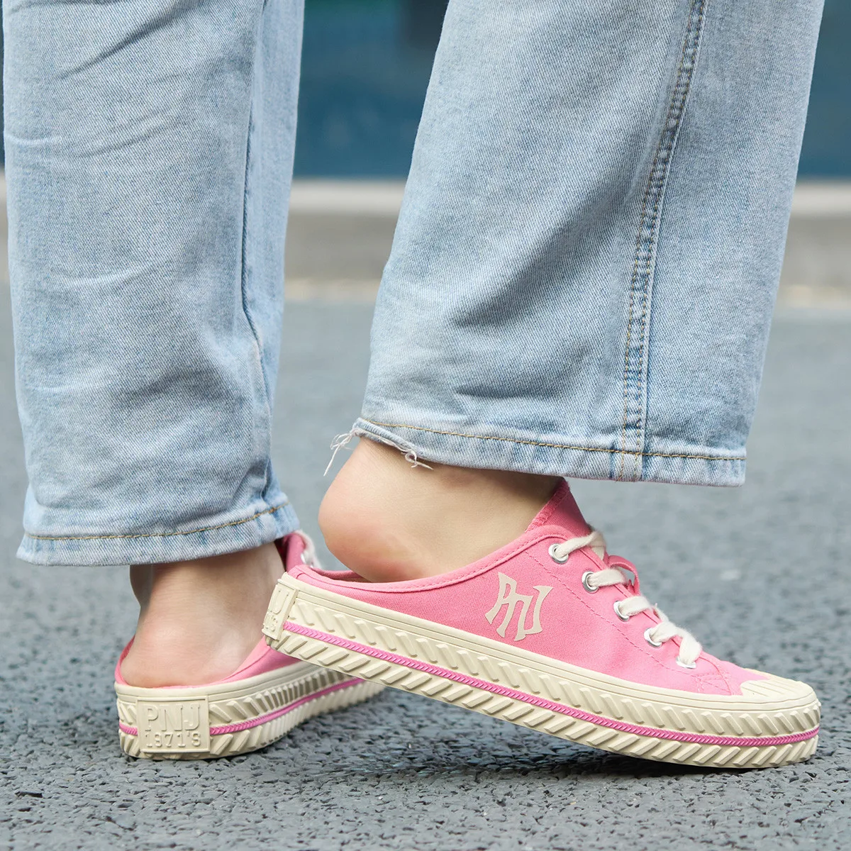 A pair of PNJ women's casual outdoor canvas shoes half support shoes four seasons casual board shoes school style cloth shoes