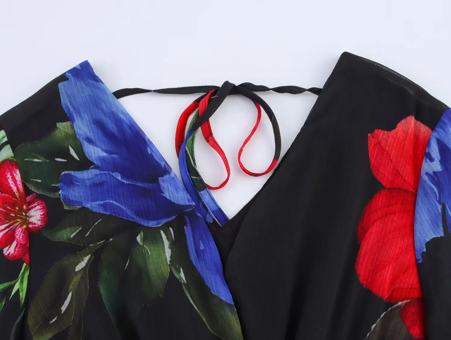 2025 Abito da donna primaverile in chiffon con stampa retrò con scollo a V in vita da spiaggia Abito lungo Boho Abiti femminili