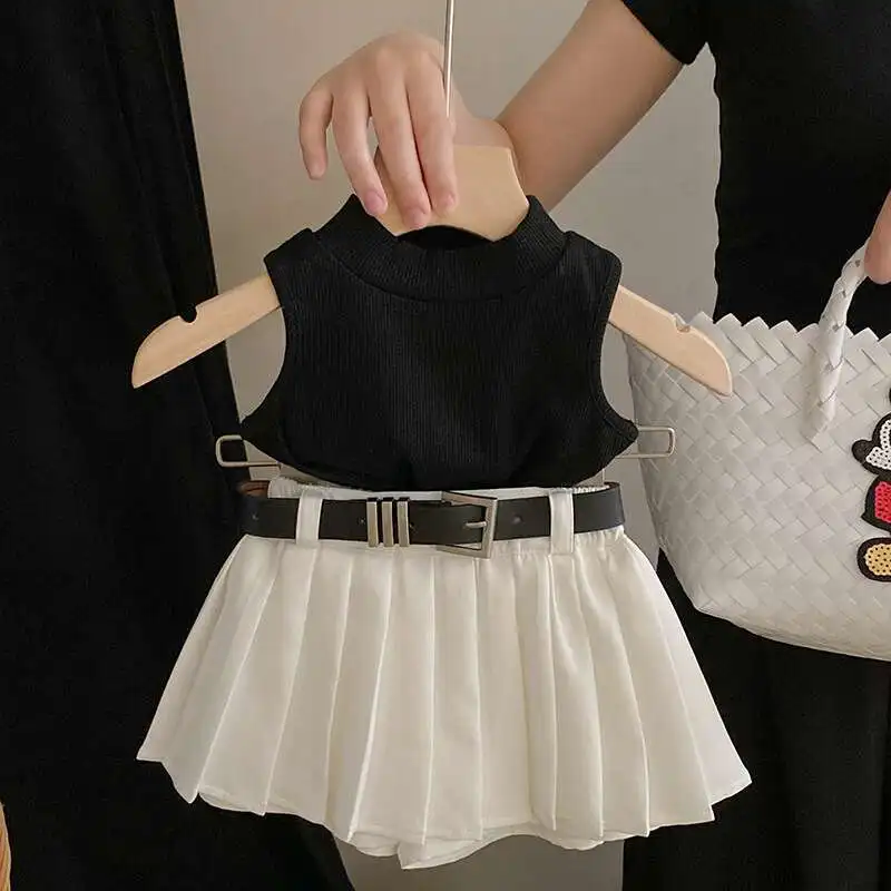 

Girls' Summer New Fashionable Knitted Sleeveless Vest Sweet Cool Fashion Pleated Skirt Blouse and Pants