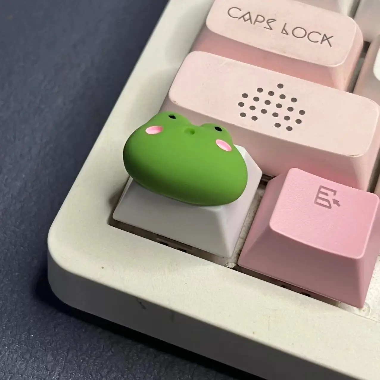 Cartoon anime cute little frog keycap personality 1.25u ctrl alt key animal game mechanical keyboard keycap
