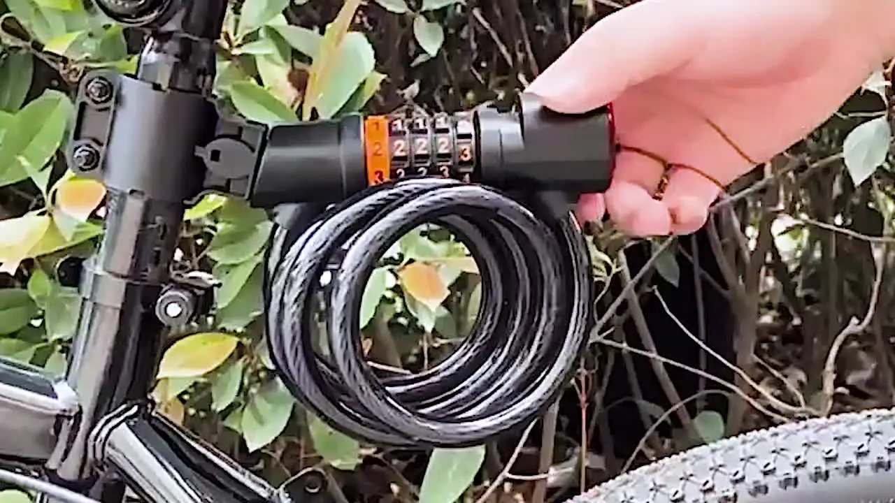 Serrure de vélo avec feu arrière, mot de passe de sécurité à 5 chiffres, chaîne de câble en acier, antivol, accessoires de vélo