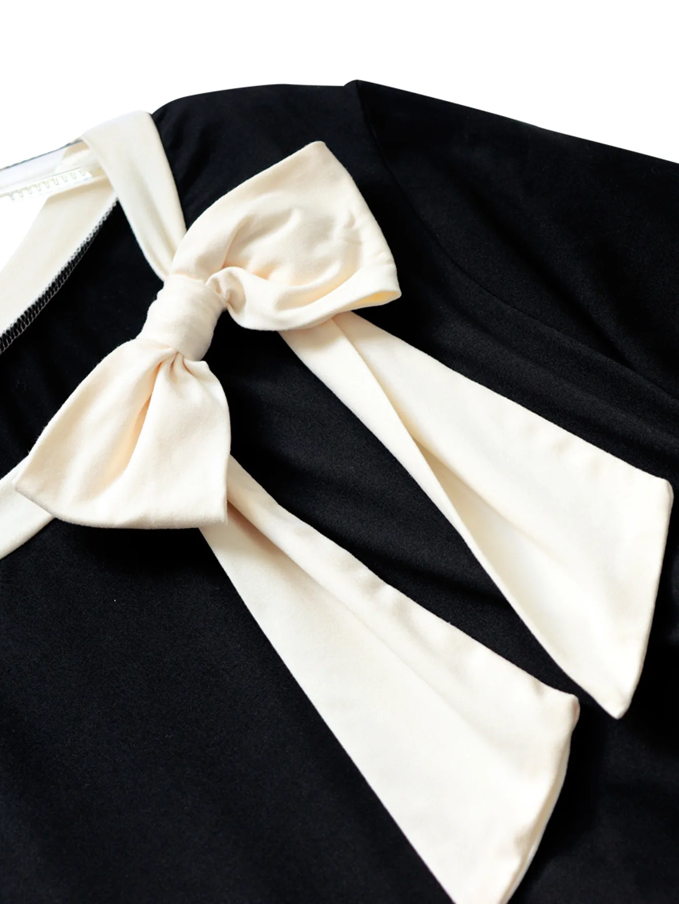 여성 플러스 사이즈 블랙 화이트 리본 장식 라운드 넥 긴팔 스모크드 웨이스트 우아한 캐주얼 데일리 패션 미디 드레스