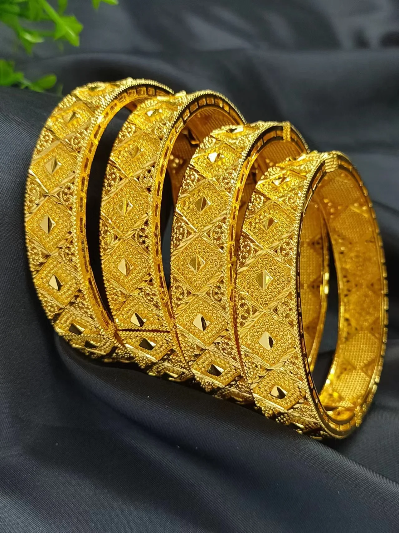 

4pcs Luxury 24K Gold Plated Bracelet Dubai Bridal Wedding Gift Ethiopian Jewelry Arabian Robe Cuff Bracelet Charm Bracelet