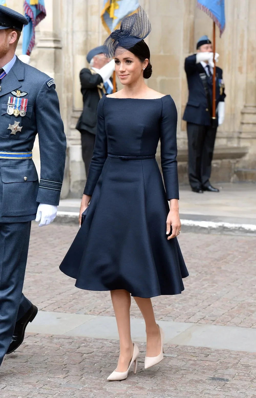 

Meghan Markle Navy Blue Mother of the Bride Dress 2025 Bow Sashes Bateau Tea Length Satin Sleeve Formal Wedding Guest Gown