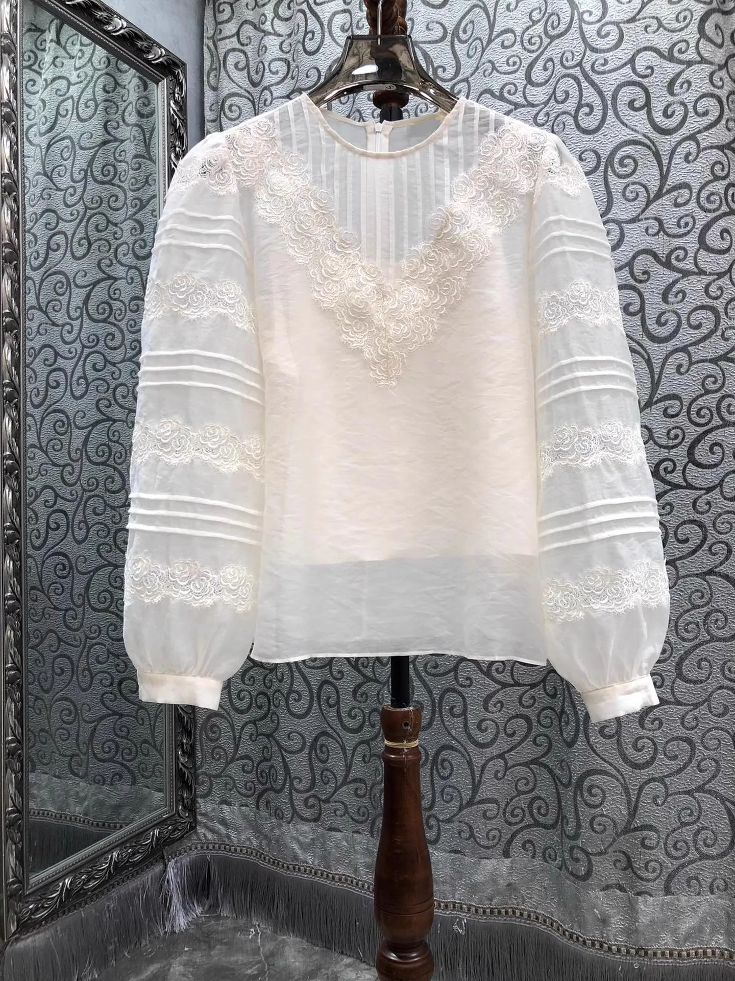 

Top Quality New Designer Blouse 2026 Spring Women Lace Flower Embroidery Long Sleeve White Red Silk Cotton Blouse Shirts Female