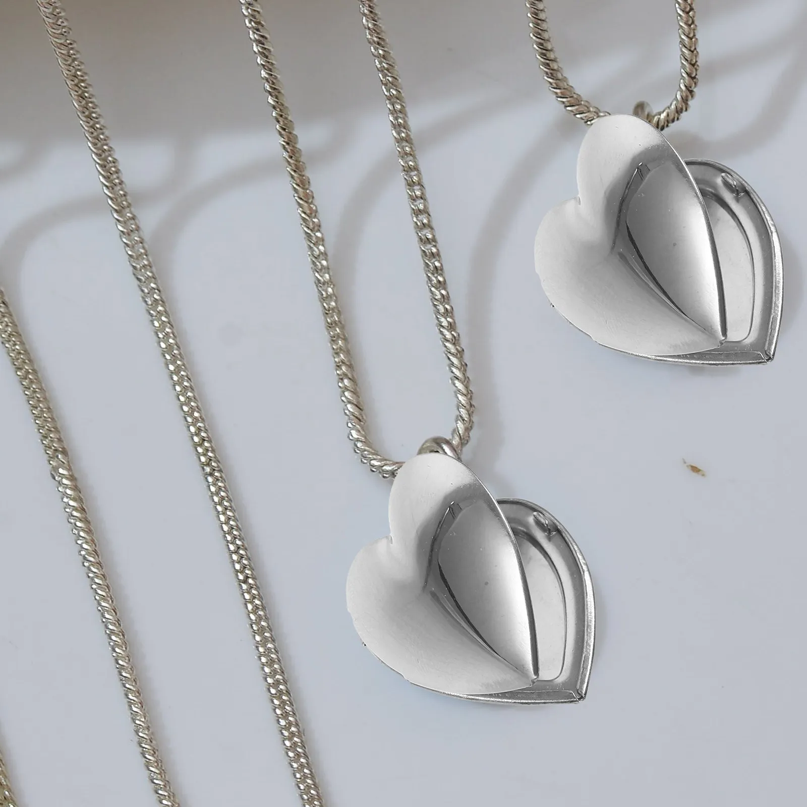 

Подвеска-медальон в форме сердца из нержавеющей стали для фото, компактный кулон в форме сердца, идеально подходит для рукоделия и изготовления украшений, шармы-медальоны