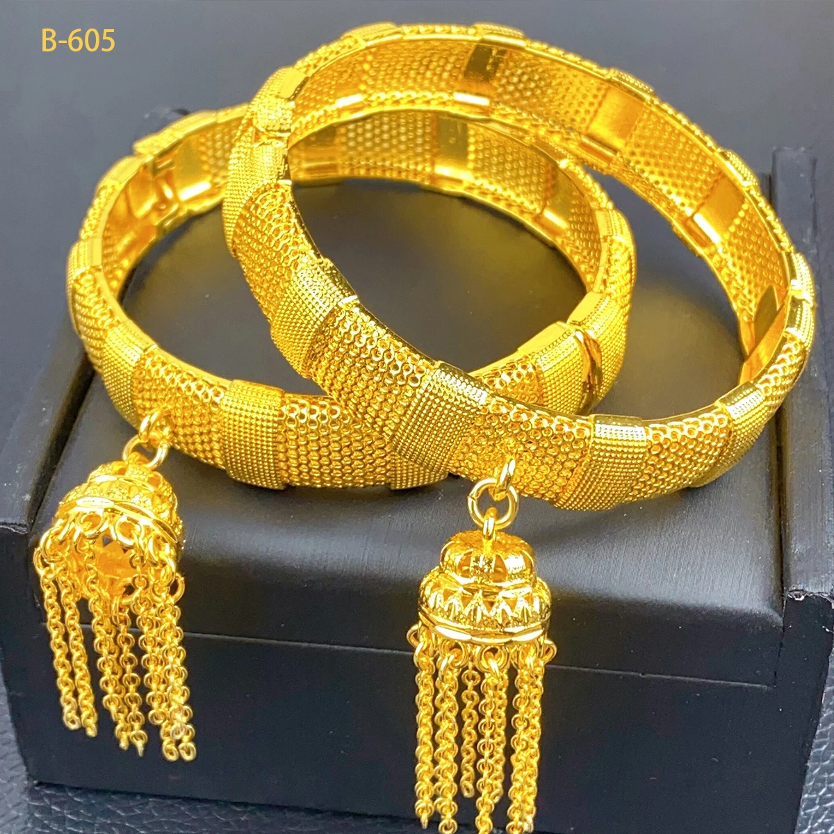 

2pcs/Lot Dubai Gold Color Bangles Bracelet For Women Tassel Pendant Indian Middle Eastern Nigerian Wedding Luxury Arabic Jewelry