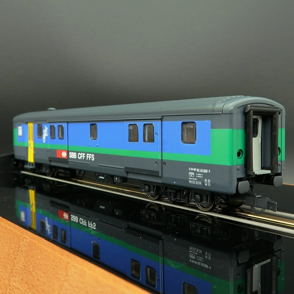 ROCO HO 1/87 Kereta Mainan 74568 Gerbong Bagasi Swiss SBB Generasi ke-6 Versi DC Cat Burung Beo untuk Kolektor Hadiah Mainan Anak Laki-laki