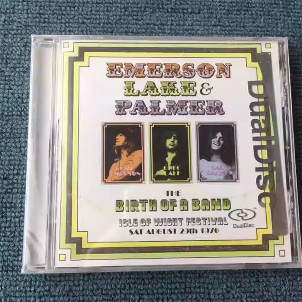 CD Este é um lançamento DualDisc em áudio ao vivo que captura o lendário trio de rock progressivo Emerson, Lake & Palmer em sua icônica apresentação de 1970.