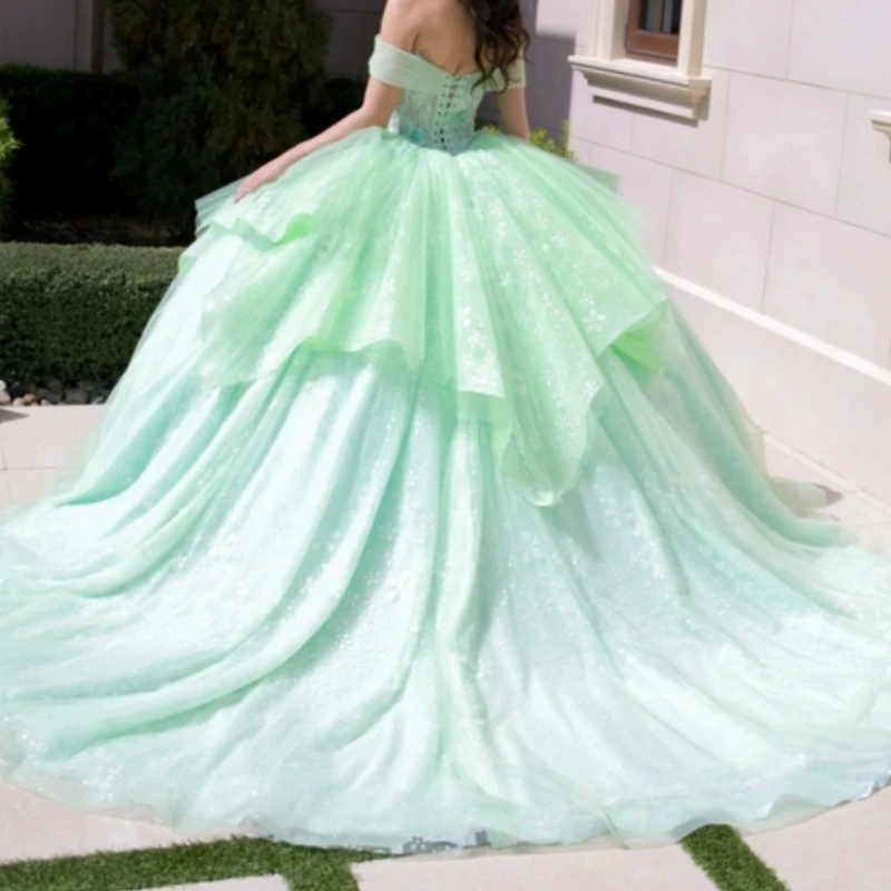 Verde lucido Abiti stile Quinceanera Abito da ballo con spalle scoperte Paillettes Applique Perline in pizzo Tull Corsetto Sweet 16 Dress Abiti 15 De