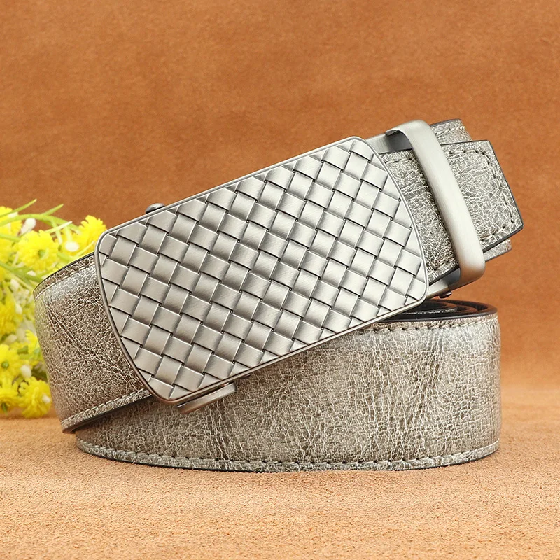 男性用グレーレザーベルト自動バックル付き個性的なウエストベルト若者向けトレンディで多用途なファッショナブルなパンツベルト