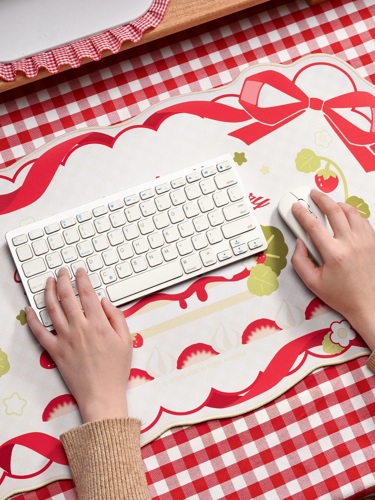 لوحة ماوس GeekShare Kawaii، قاعدة ماوس ألعاب مطاطية غير قابلة للانزلاق، حصيرة مكتب كبيرة مقاومة للماء، فراولة مع كريمة #2