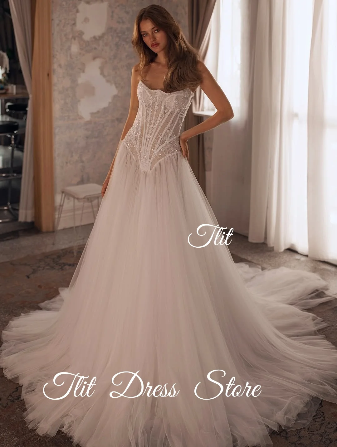 TLIT Abiti da sposa eleganti a trapezio in tulle di pizzo avorio Abiti da sposa con strascico in tulle personalizzati senza spalline